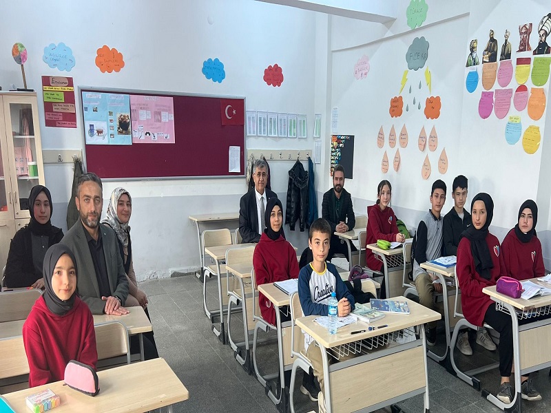 Sayın Kaymakamımız Emir Osman Bulgurlu İmam Hatip Ortaokulunu Ziyaret Etti