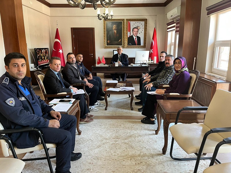 Sayın Kaymakamımız Emir Osman Bulgurlu Başkanlığında Sahipsiz Sokak Hayvanları Hakkında Toplantı Düzenlendi