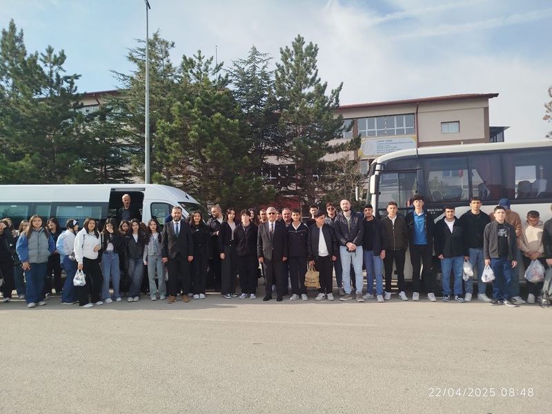 Lise Öğrencilerimizden Oluşan İlk Öğrenci Kafilesi ''Çankırı Kitap Günleri Fuarı'na'' Yolcu Edildi