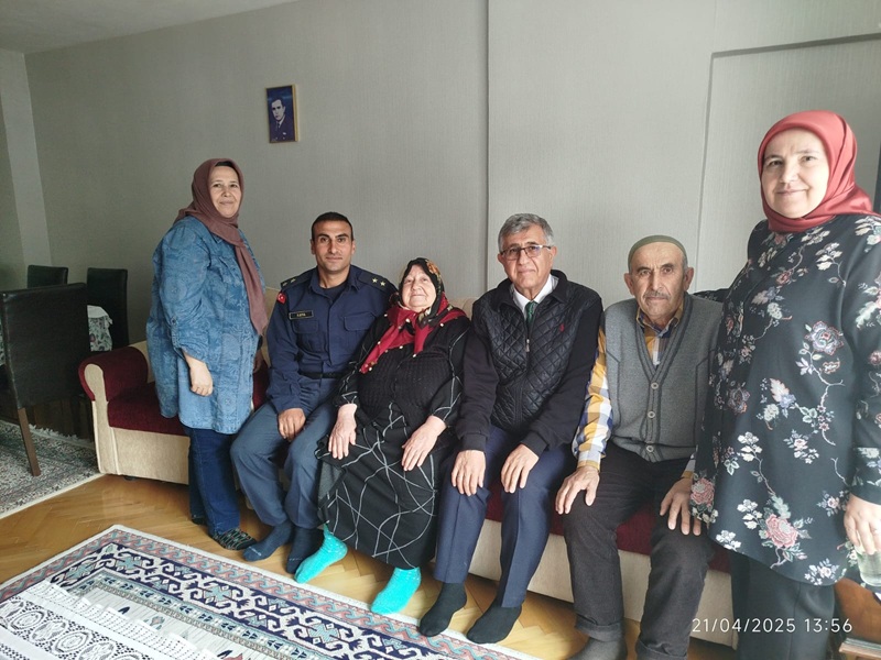 Sayın Kaymakamımız Emir Osman Bulgurlu Şehadetinin Yıldönümünde Şehit Ramazan Koltarla'nın Ailesini Ziyaret Etti
